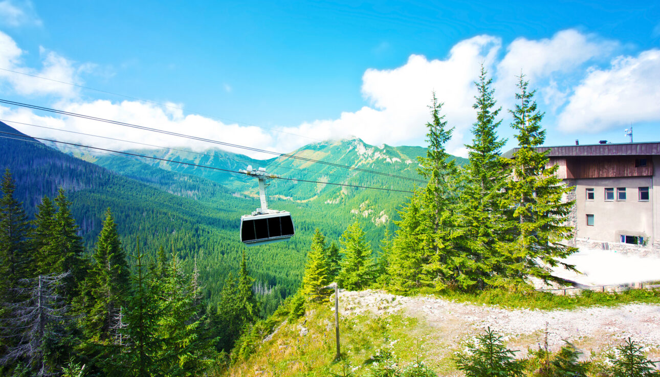 Scenic view of popular places to travel in Himachal with mountains and greenery